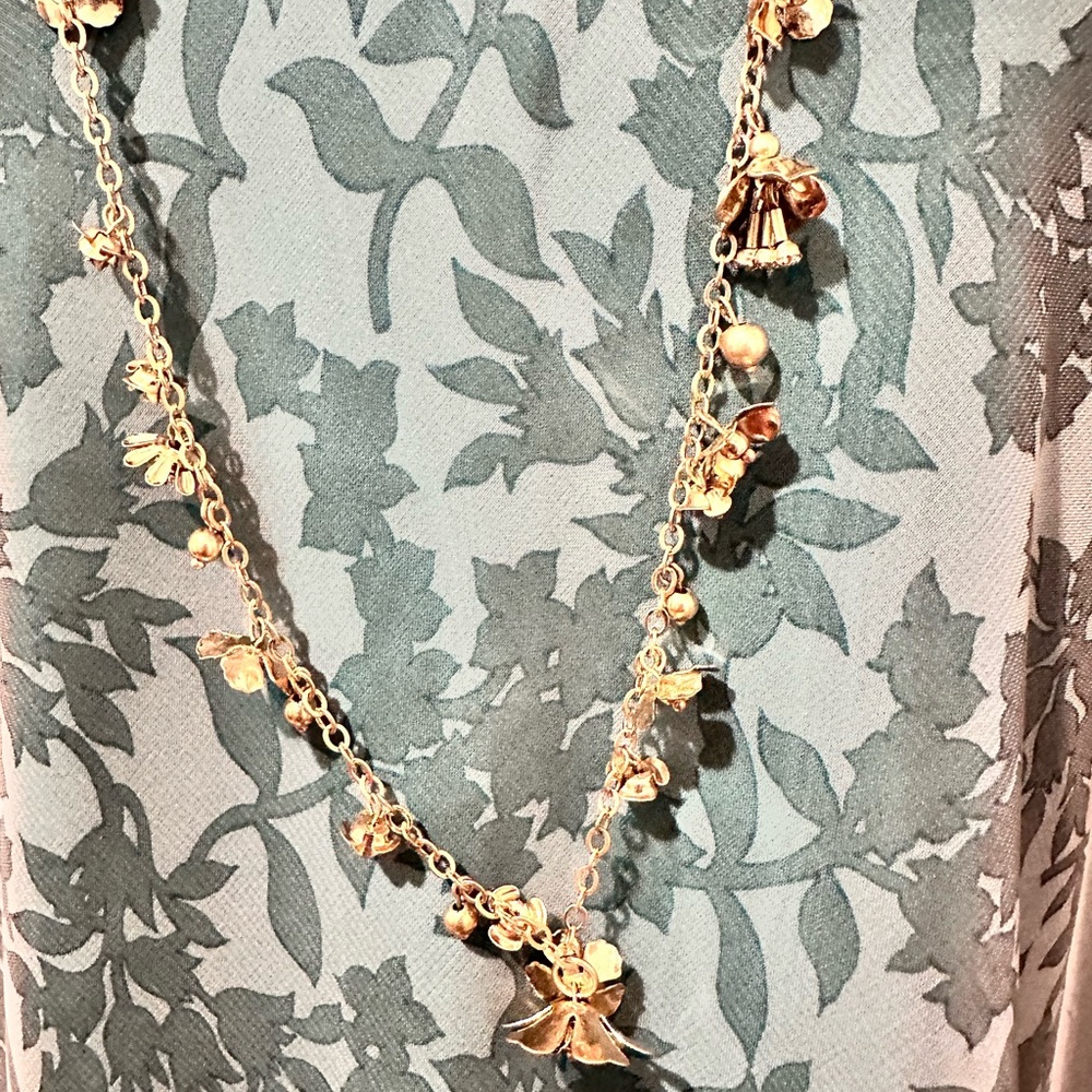 Elegant Gold Necklace with Pearl Accents